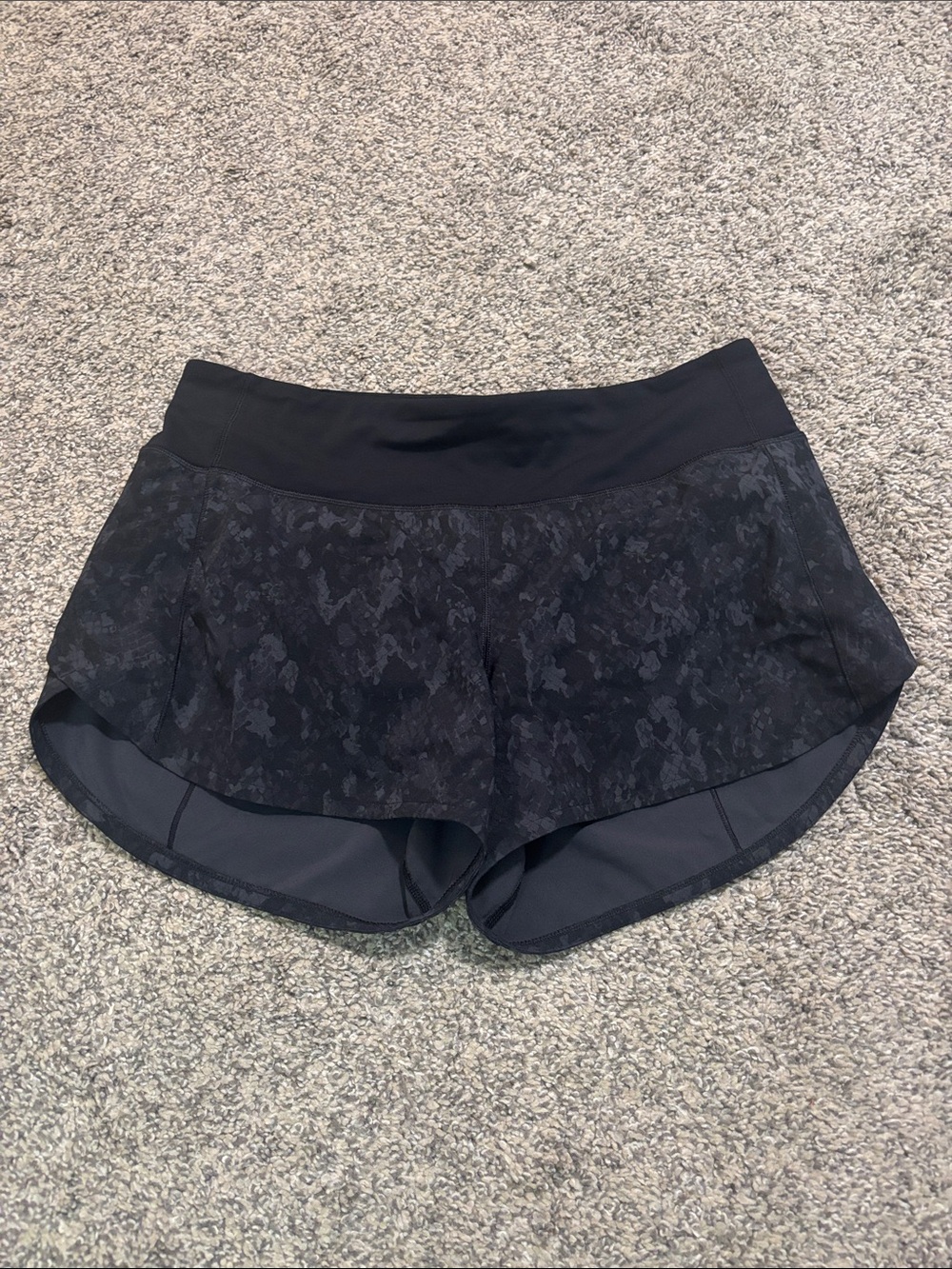 Lululemon Speed Up Mid-Rise Short 4" size 8